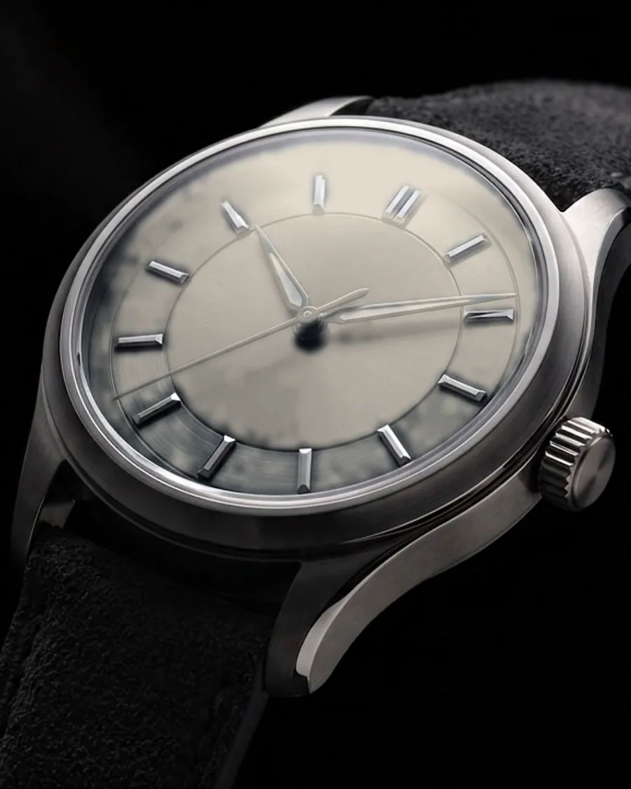MERIDIAN 01 Salt — warm off-white dial