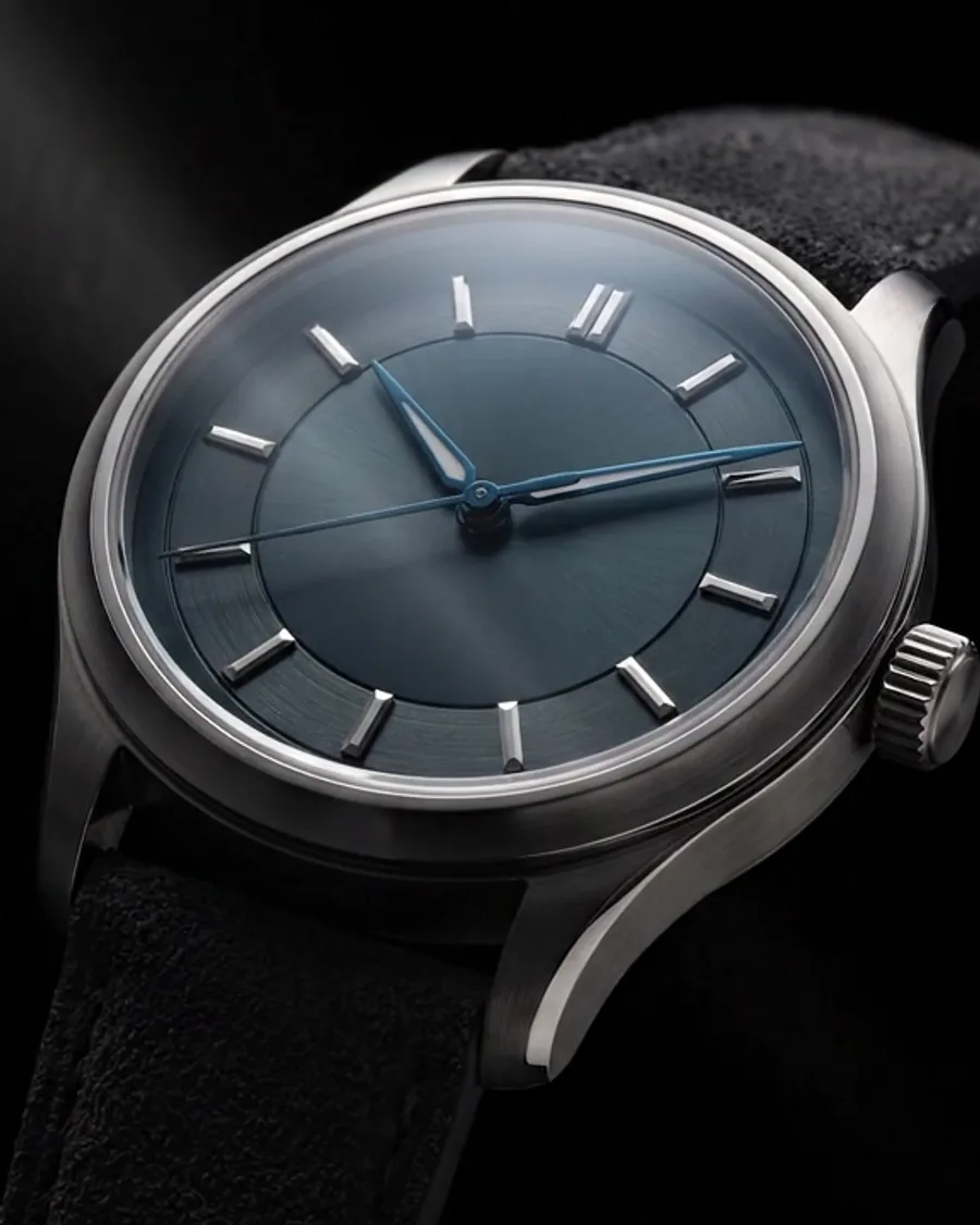 MERIDIAN 01 Slate — slate-petrol dial